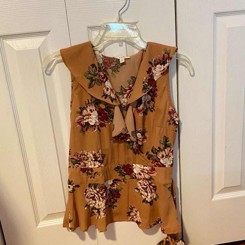 Sleeveless Blouse size M, never worn